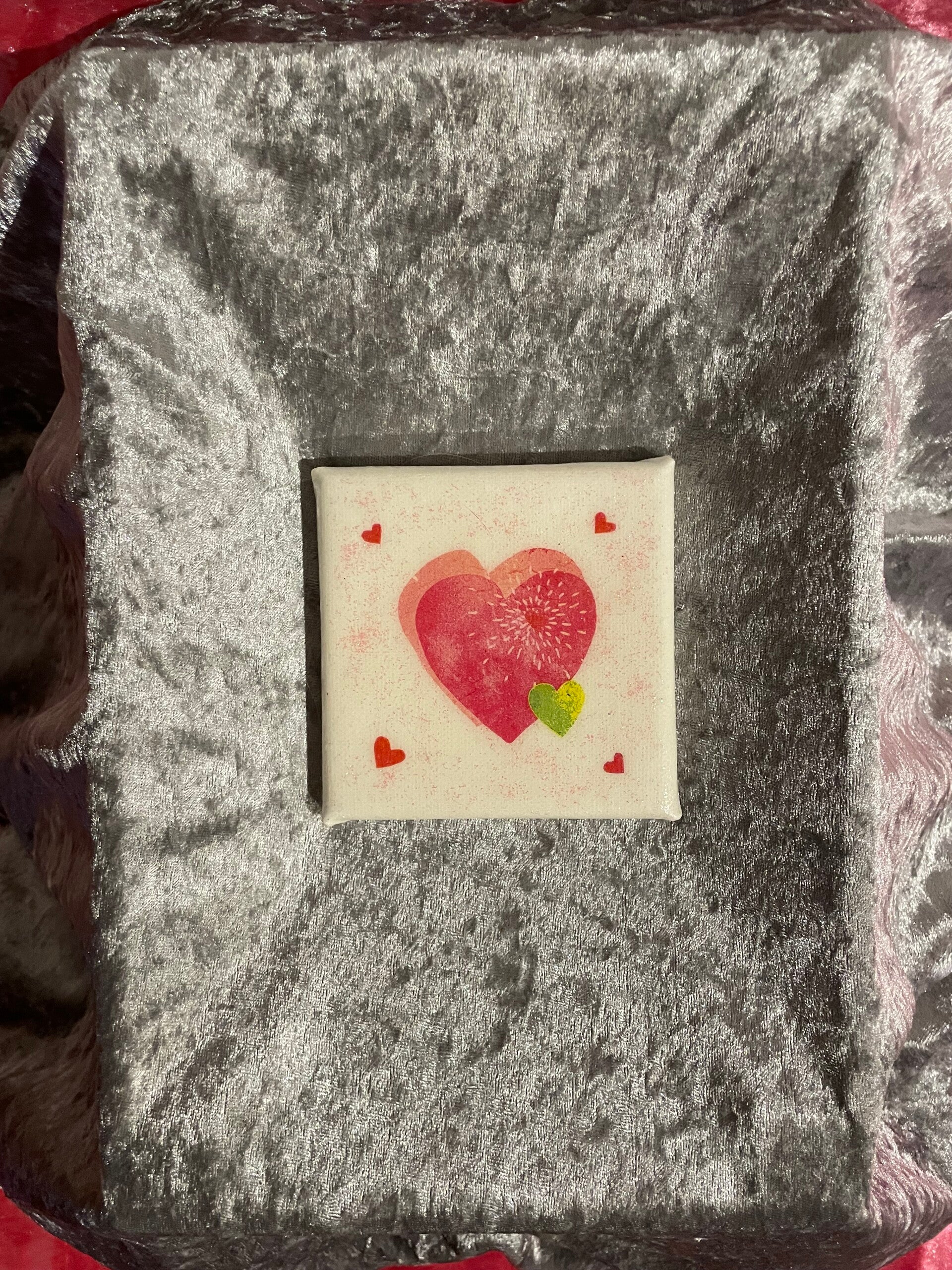 Glücksrahmen Pinkes Herz mit kleineren roten/grünen Herzen