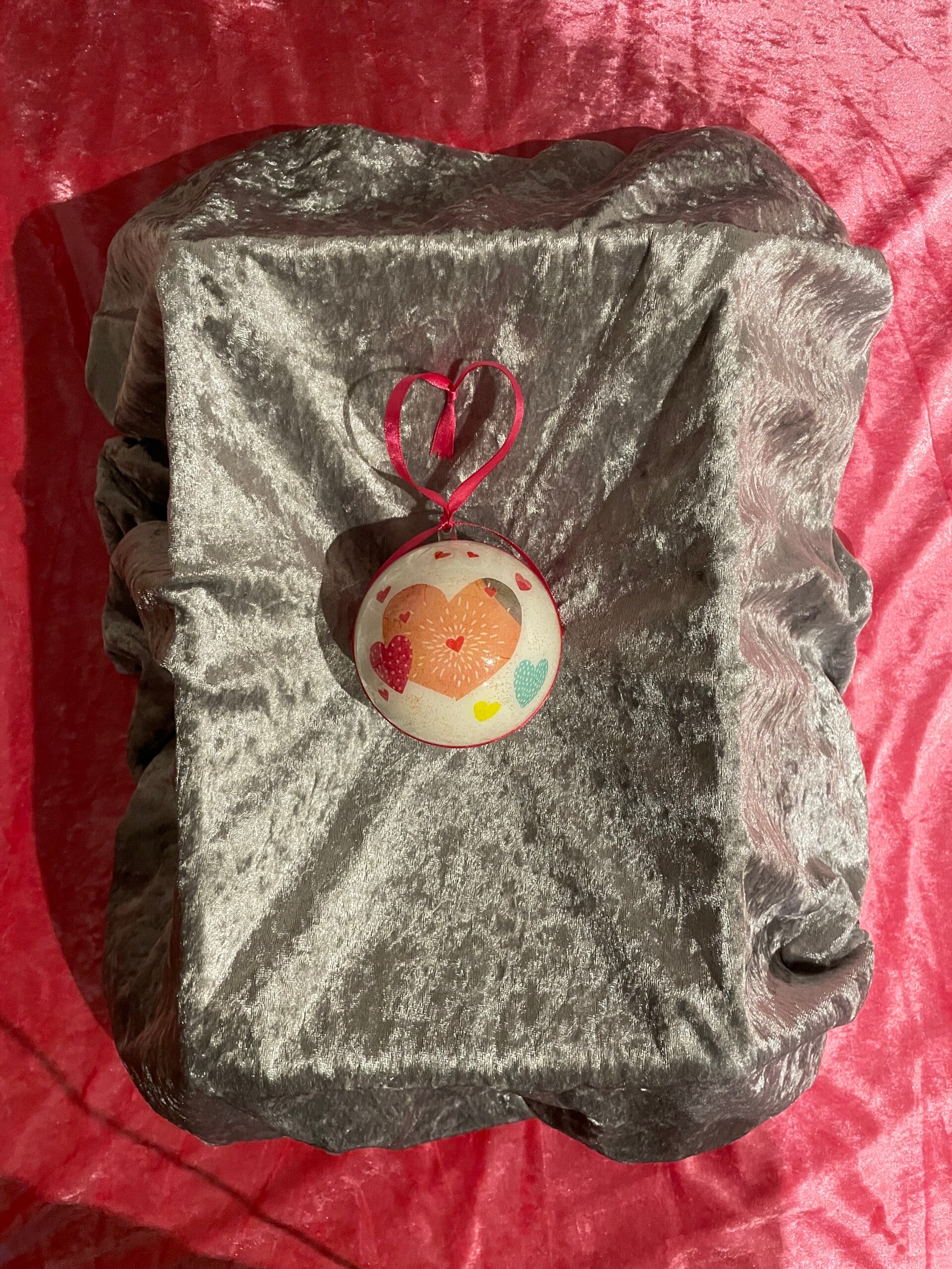 Glückskugeln pinkes Herz mit kleineren roten/blauen/gelben Herzen