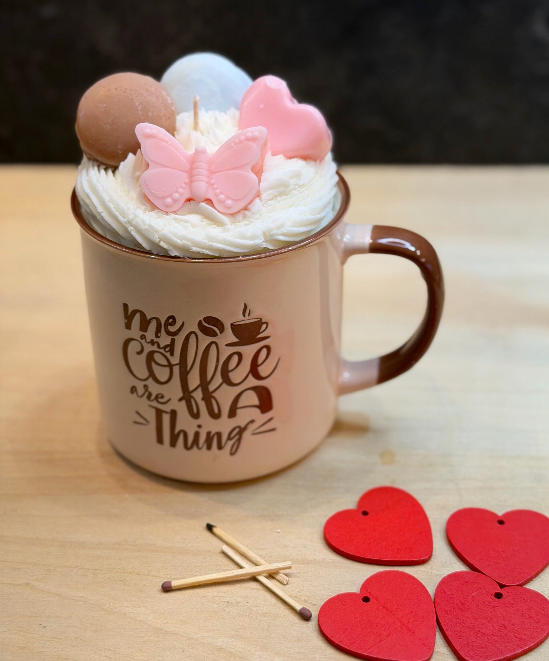 Macaron Magic slagroomkaars in mok