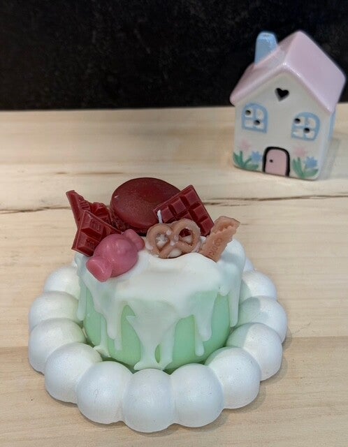 Tea Time mini cakeje op schoteltje