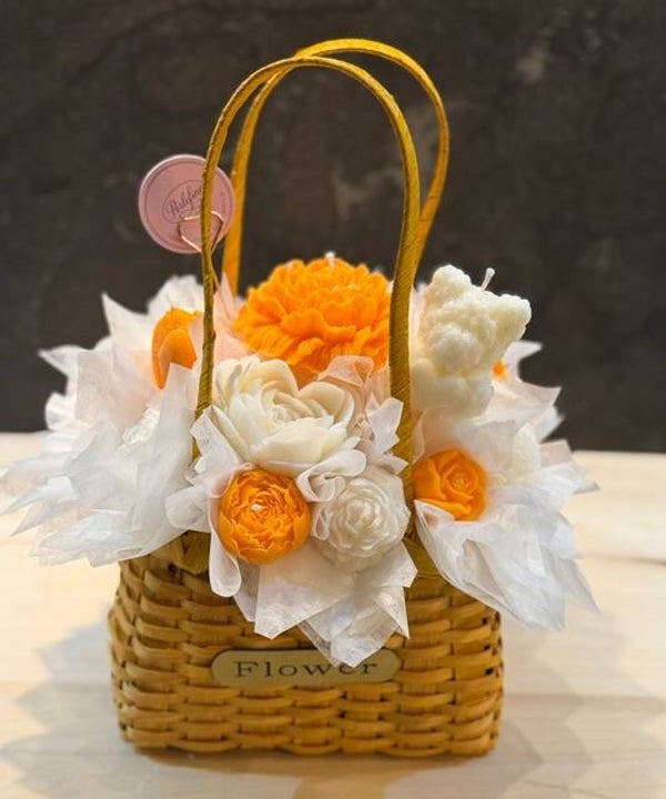 Bouquet Candle in rieten mandje