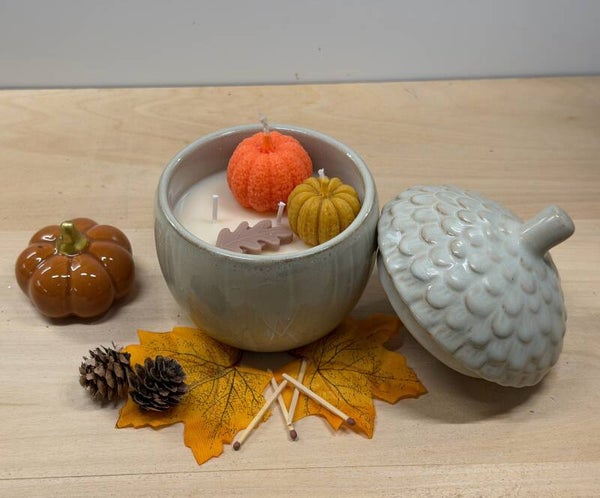 Herfst en Halloween collectie gevulde eikel