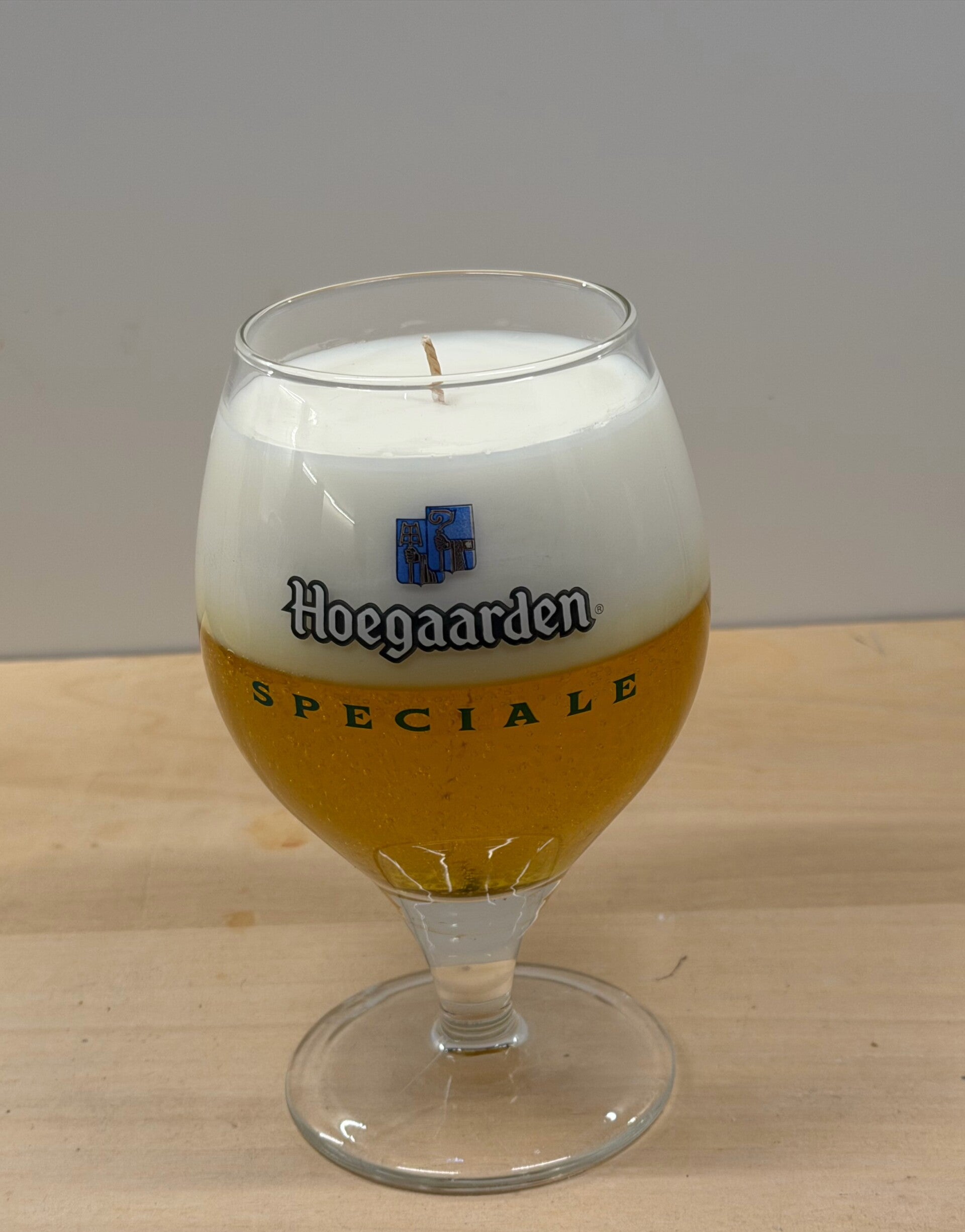 Bier en apéro time Witte van Hoegaarden op voet