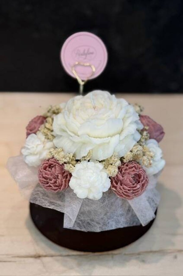 Bouquet Candle in metalen kopje en schoteltje s