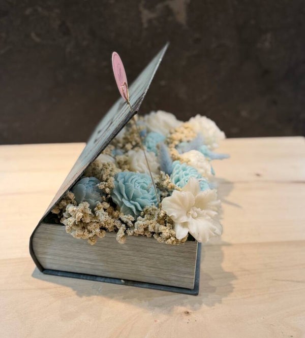 Bouquet Candle inopen boek