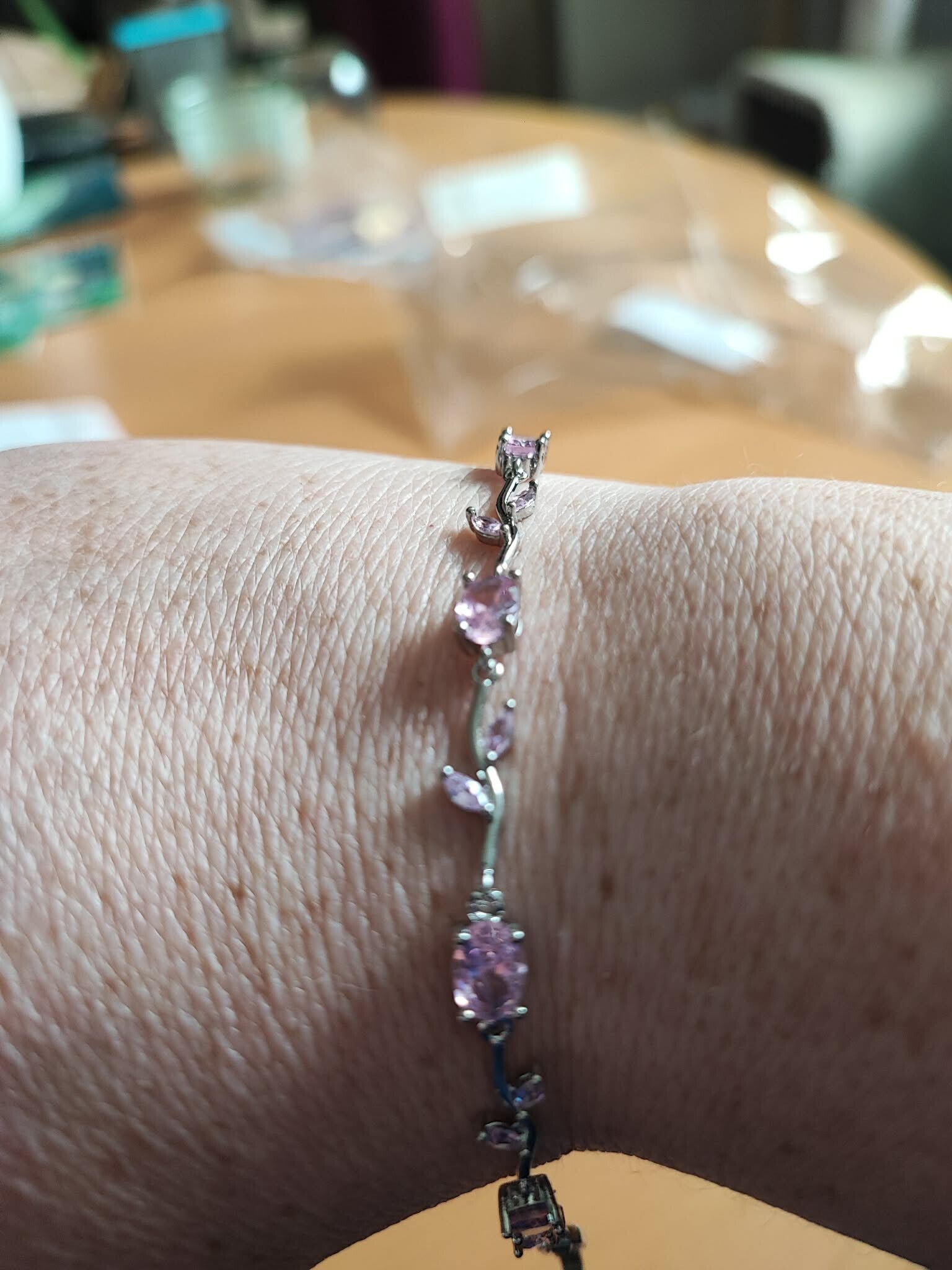 Bracelet Minimaliste Élégant En Zirconia Avec Design De Branches