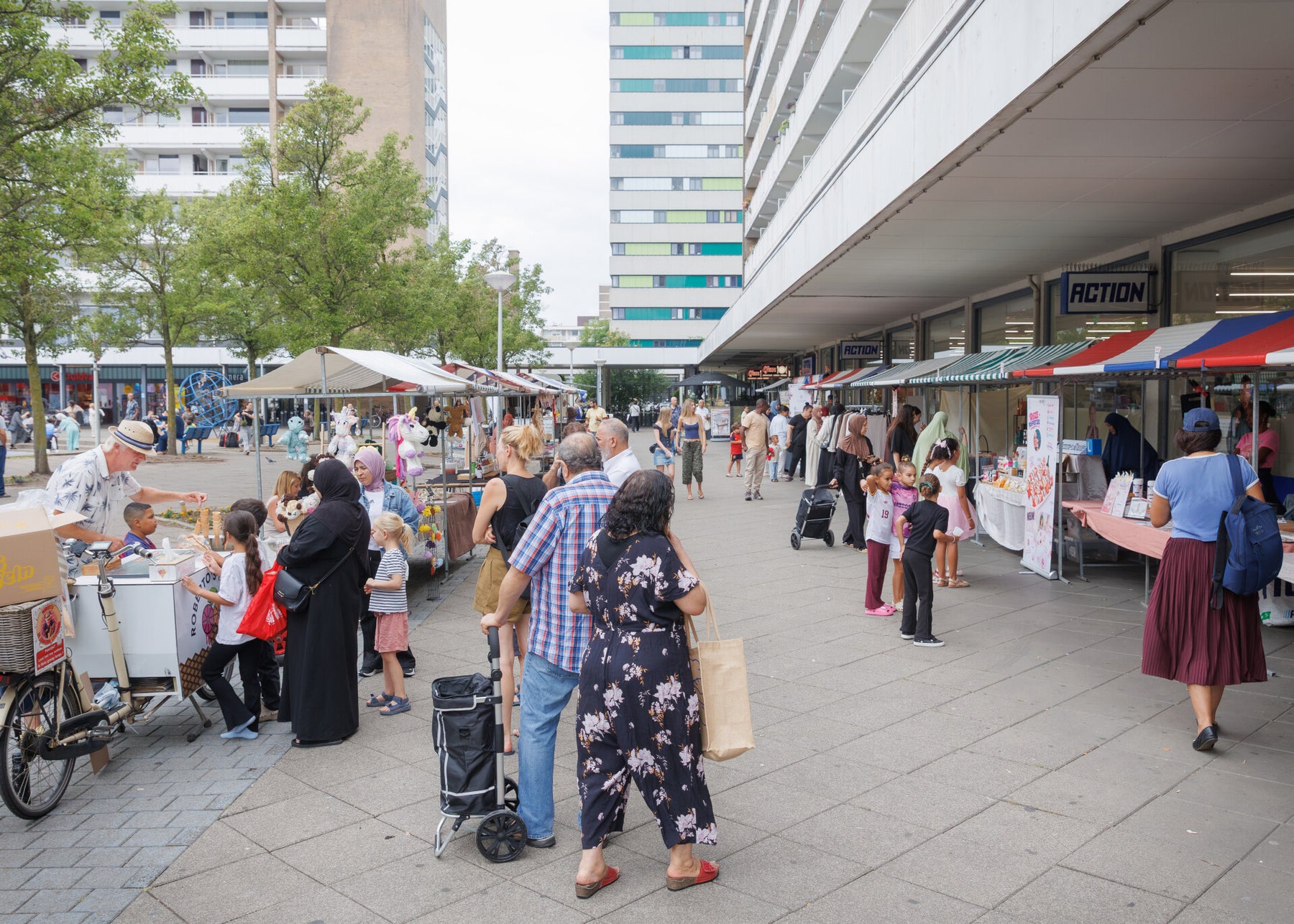 Overzicht van de Seizoensmarkt op het Delflandplein