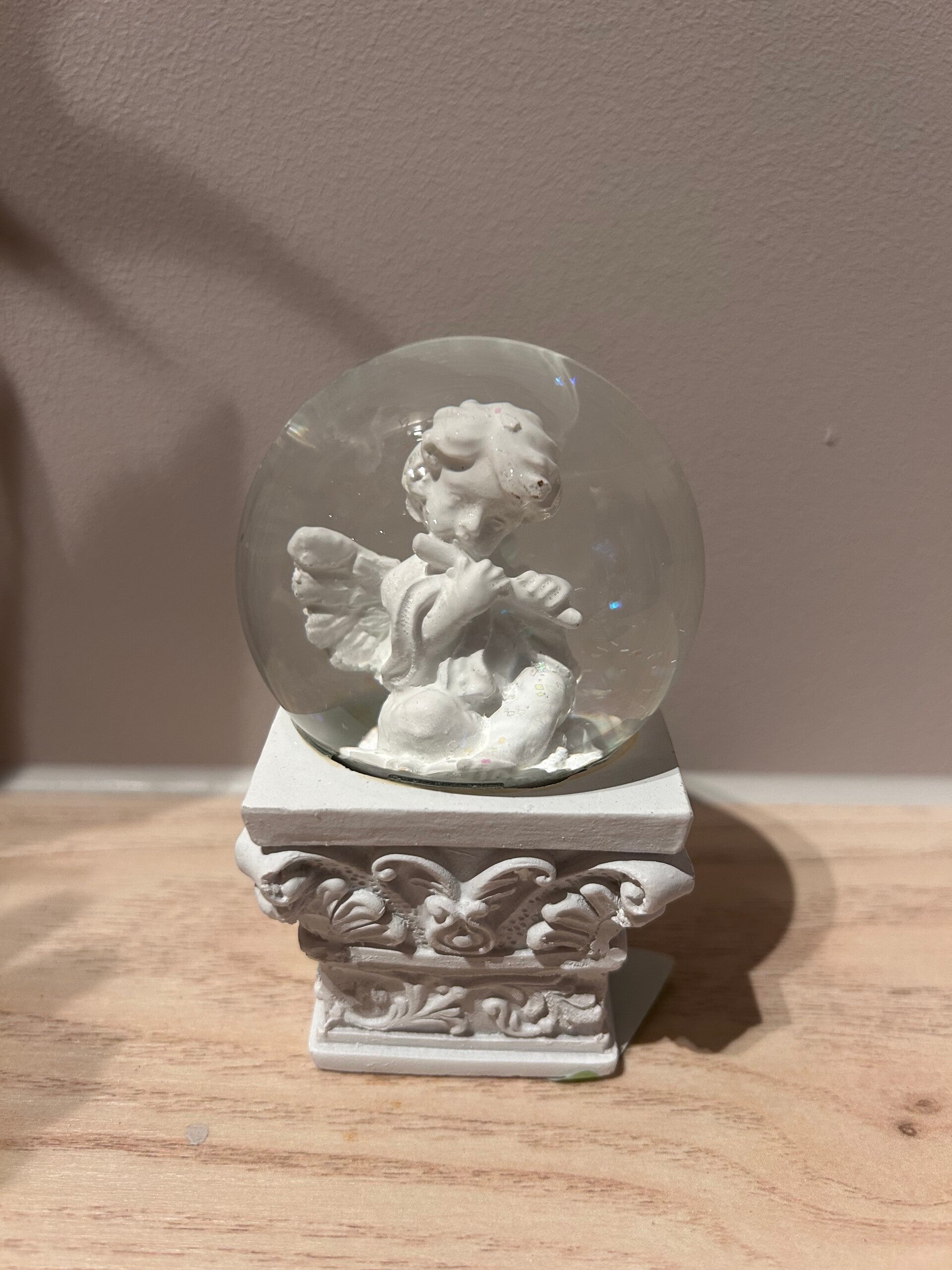 Sneeuwbol | Engel met dwarsfluit / fluit | Wit | Vierkante voet | Ø6,5x10cm | Polyresin, glas