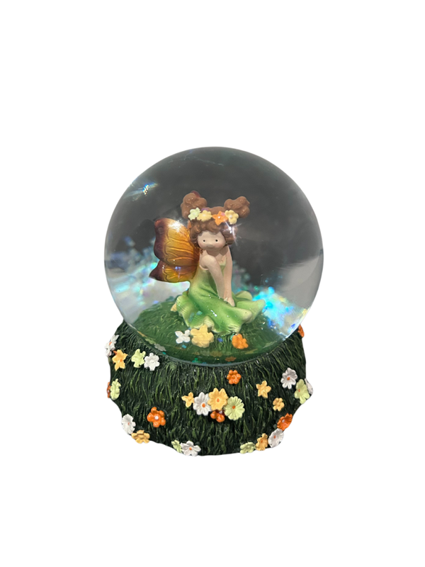 Sneeuwbol | Fee | Elfje | Elf meisje | Vleugels | Bloemen | Bloemenveld | Lente | Gebr. Wurm | Ø7x9cm