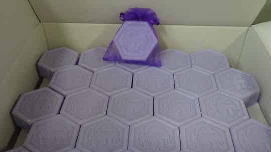 360 saponette esagonali 100 gr alla lavanda in sacchetto viola