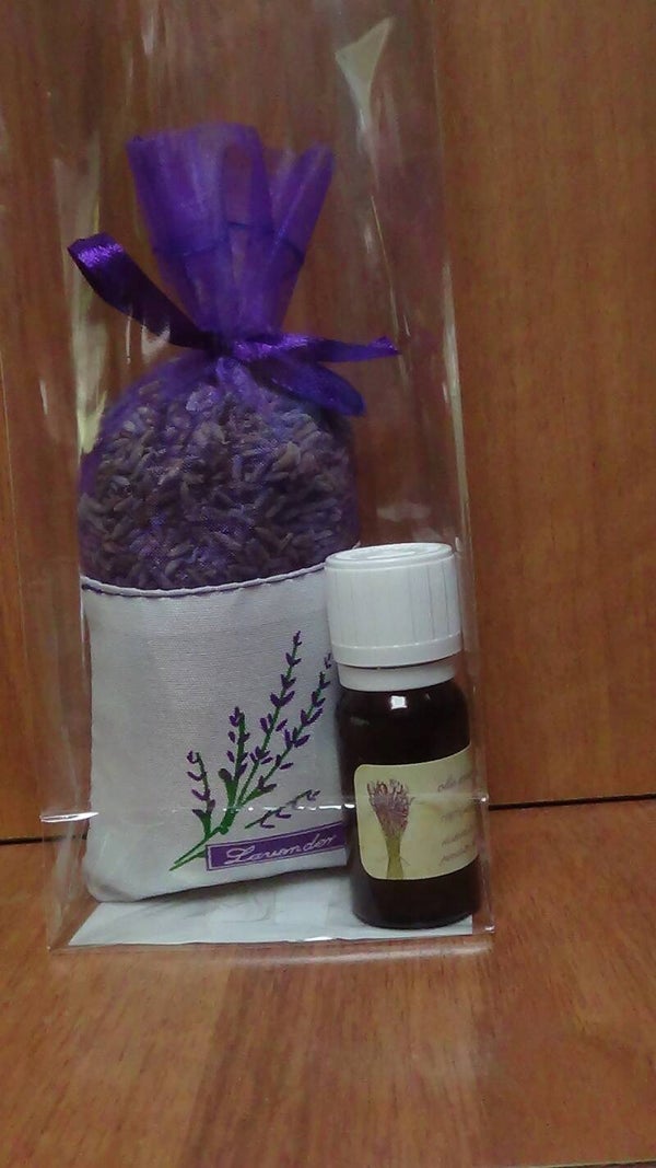 sacchetto organza stampato da circa 20 gr lavanda + olio essenziale 10 ml di lavanda/lavandino