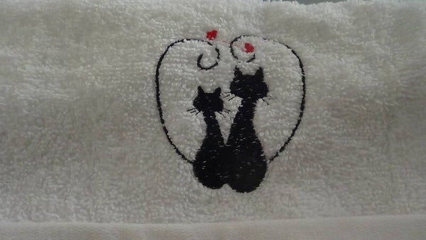 Asciugamano bianco in cotone 100% ricamato gatti coda forma cuore 40x60 cm