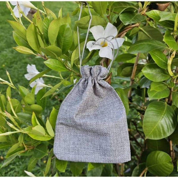 Geschenkbeutel / Geschenk-Säckchen, 3 Stück, mit Zugband 18 x 13 cm, grau