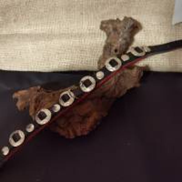 Hundehalsband mit Concha und Nieten, Vollleder (MHH 13)