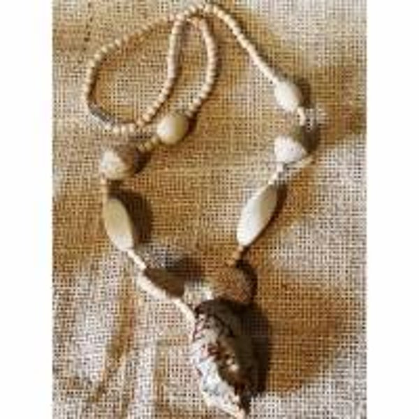 Halskette mit großer Muschel, Kette in Holz-Optik, Vintage-Stil, Hippi, Nostalgie (HK6)