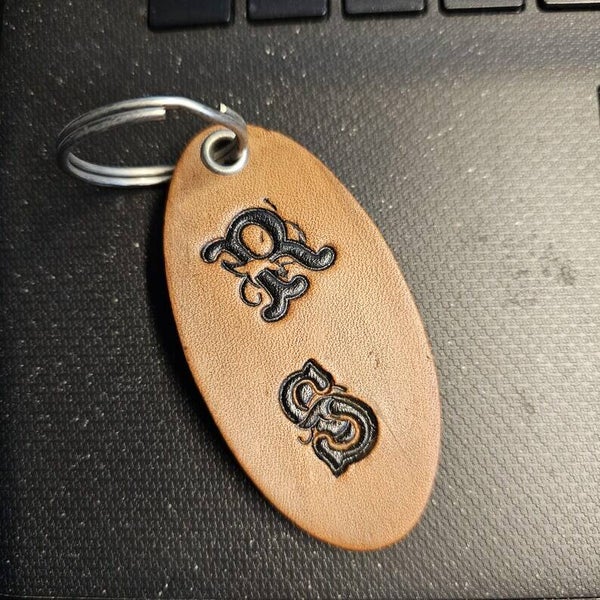 Schlüsselanhänger Oval mit 2 Initial, nach Deinem Wunsch (SA26)
