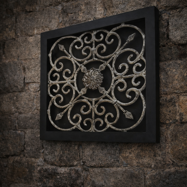 Stoere wanddecoratie met sierlijk smeedwerk | Industrieel & Karaktervol