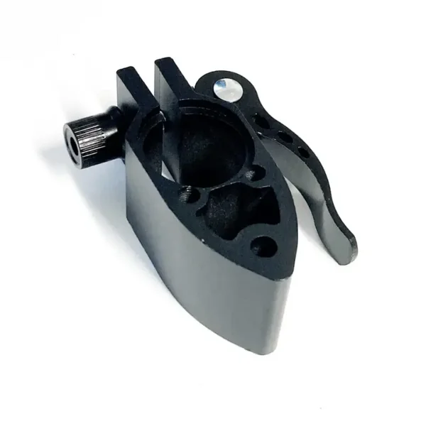 Abrazadera de cierre de mástil de patinete