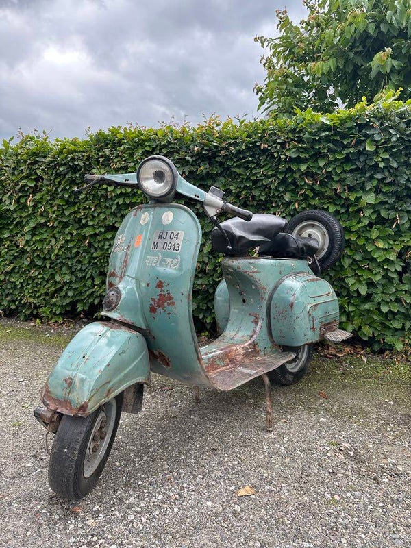 Decoratieve vespa look scooter - groen RJ 04 M 0913