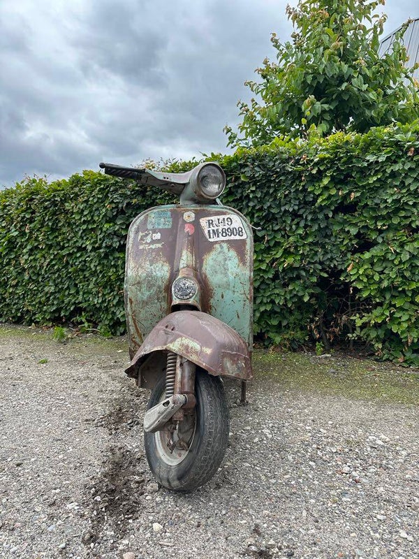 Decoratieve vespa look scooter - groen RJ19 IM 8908