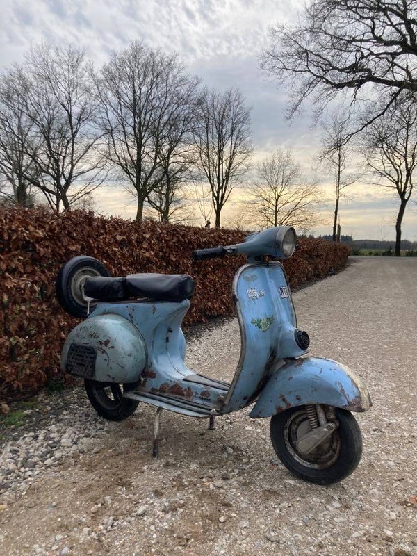 Decoratieve vespa look scooter - blauw