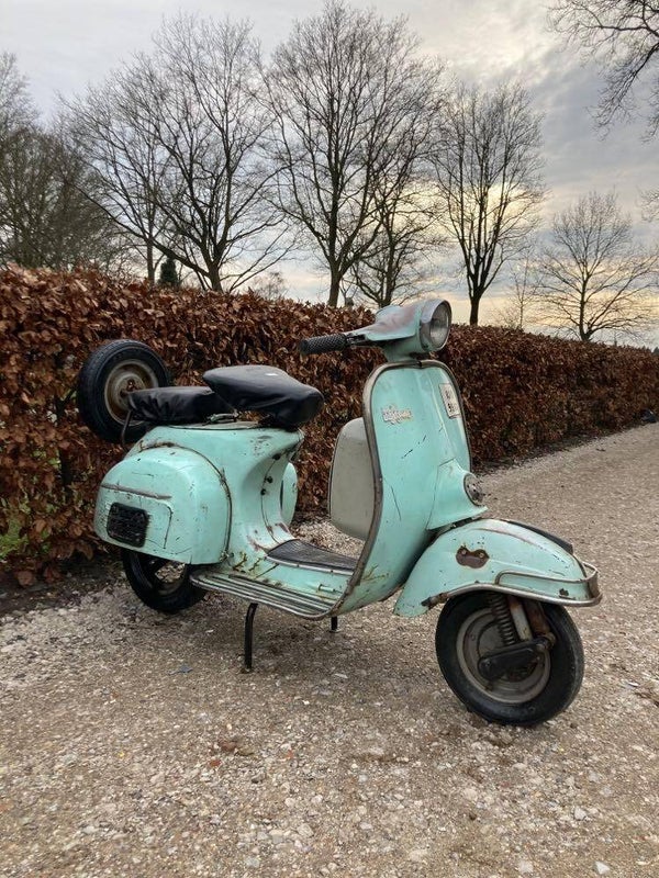 Decoratieve vespa look scooter - groen