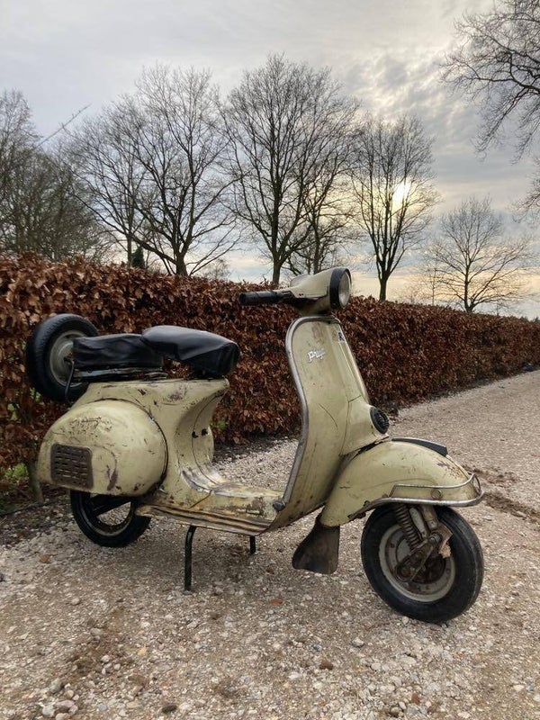 Decoratieve vespa look scooter - legergroen