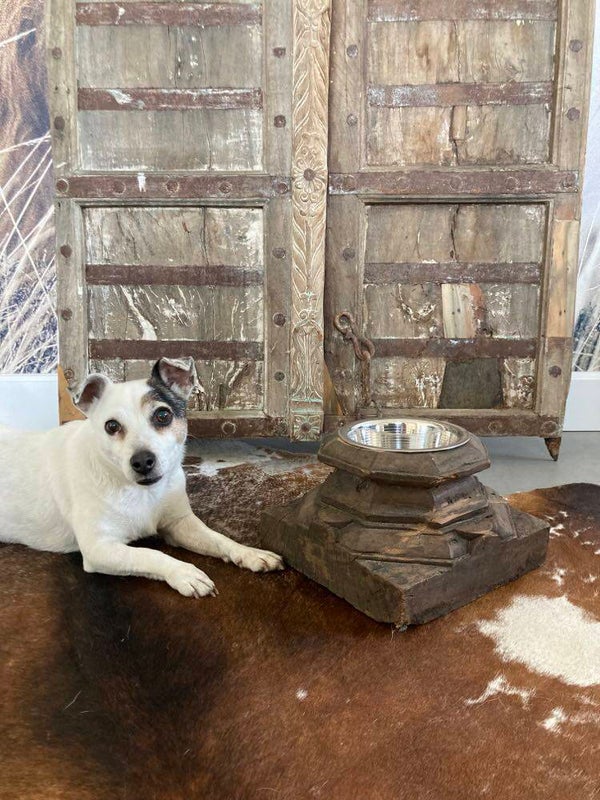 Houten voerbak gemaakt van een poer - 26x26x17 cm