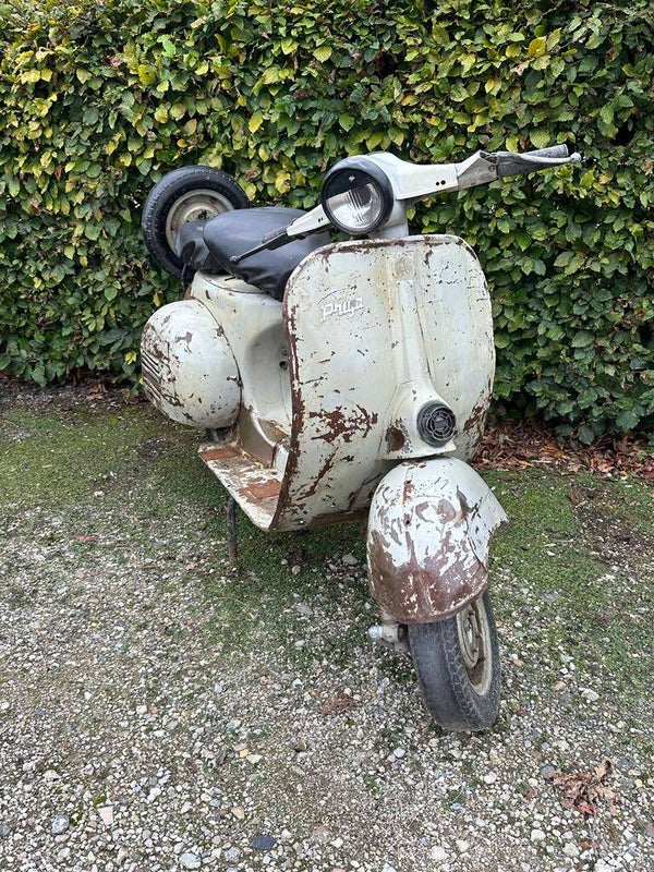 Decoratieve vespa look scooter - beige