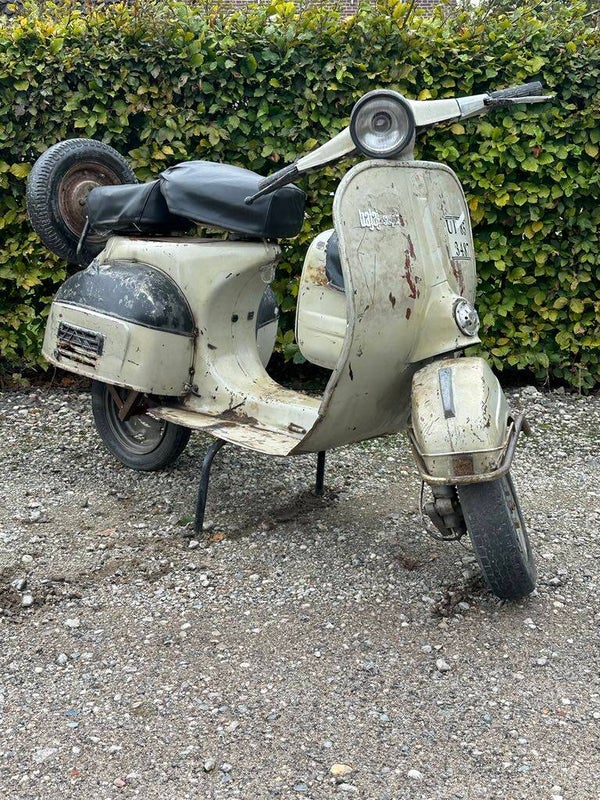Decoratieve vespa look scooter - grijs