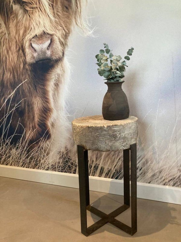 Unieke vijzel tafel/bijzettafel - 65 cm hoog