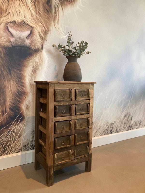 Houten vitrinekast met steenmallen - 46x31x83 cm