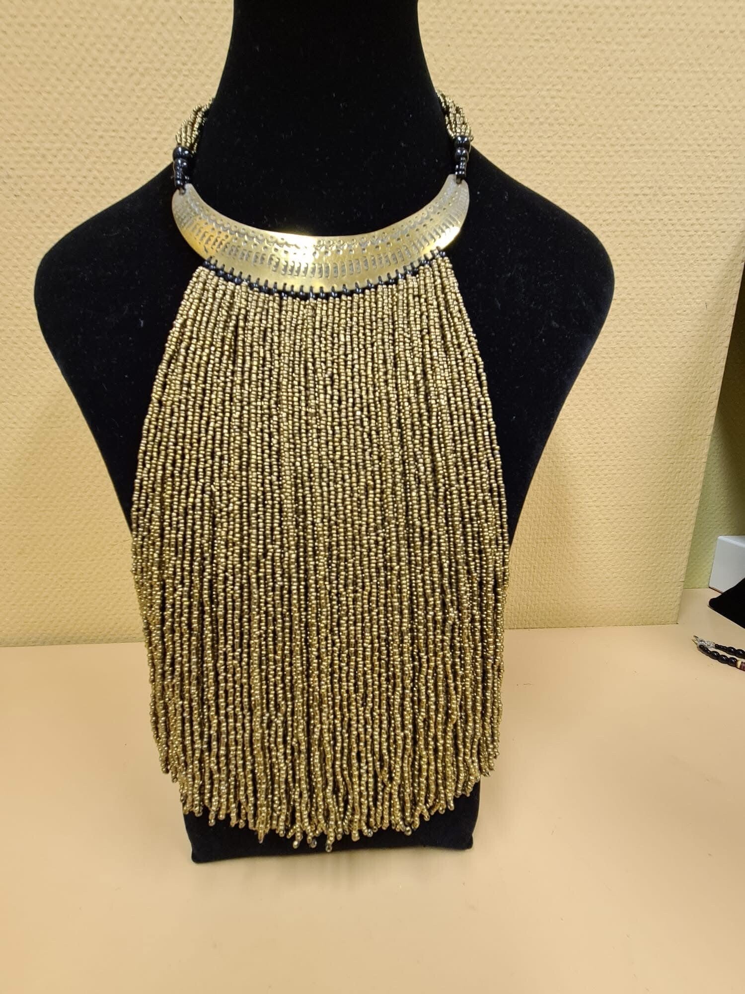 Produkt C ( maat variant ) MATEN / Handgemaakte halsketting met goudkleurige halsplaat