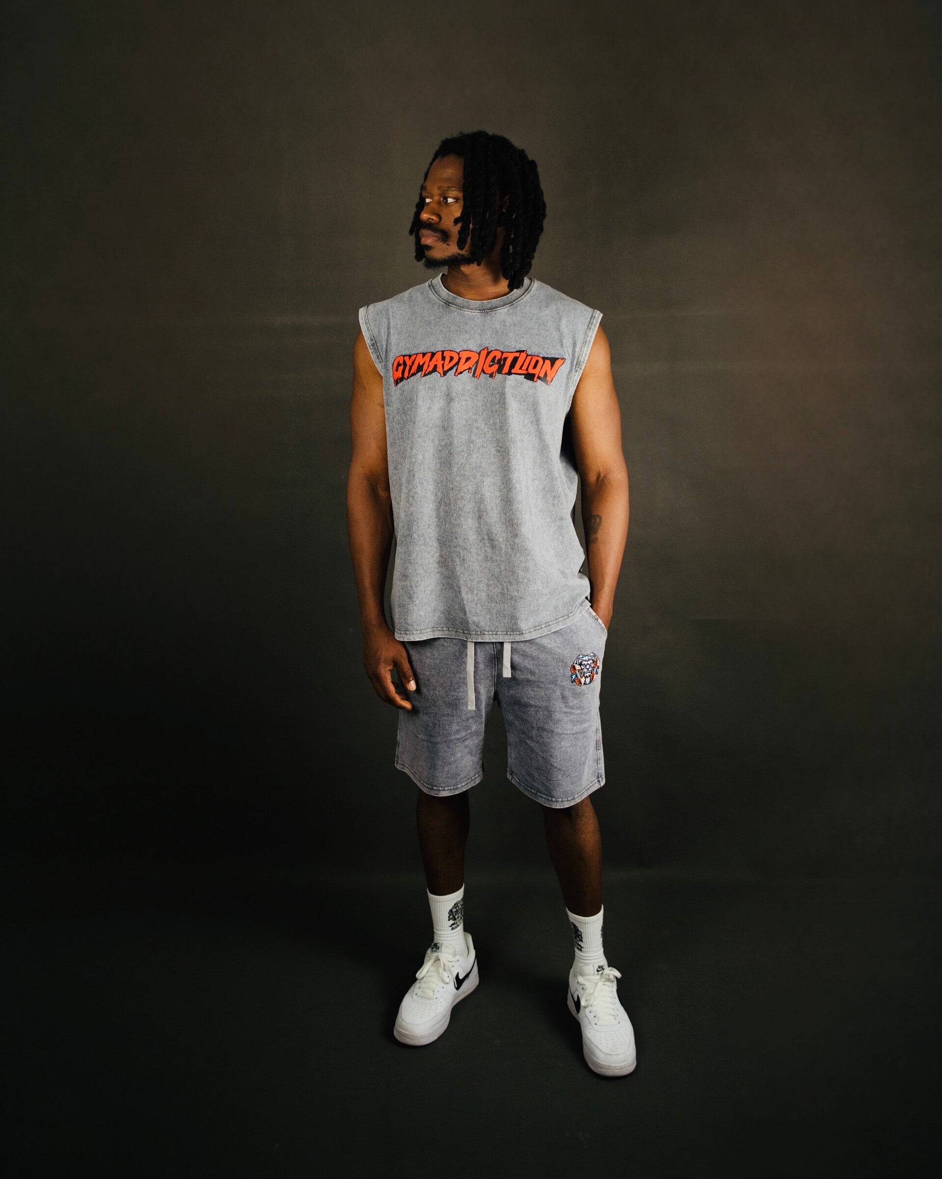 GymAddictLion® Stay Addicted Washed Tank Top – Grey