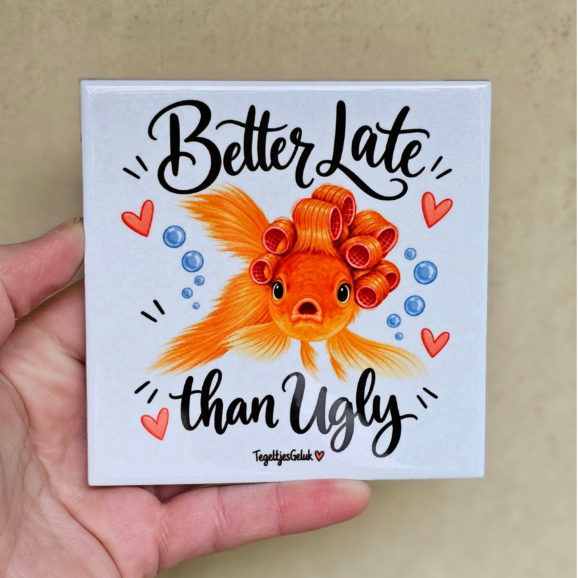 Grappig tegeltje - Better late than ugly
