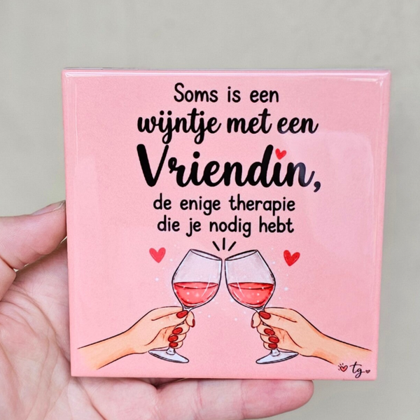 Soms is een wijntje met EEN VRIENDIN de enige therapie die je nodig hebt (ROZE)