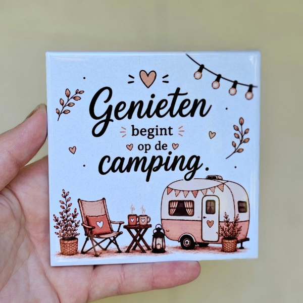 Camping tegeltje - Genieten begint op de camping (roze)