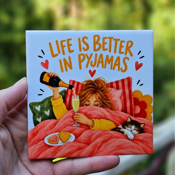 Grappig tegeltje - Life is better in pyjamas