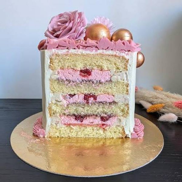 Layer cake cerise pour anniversaire ou fiancailles