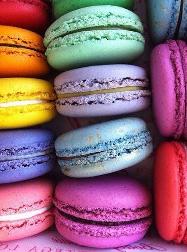 Macarons pour vos évènements . A partir de 30 pièces coffret cadeau