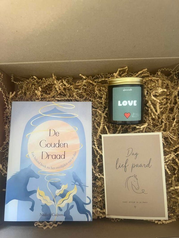 Troostpakket  De Gouden Draad met kaars en kaart.