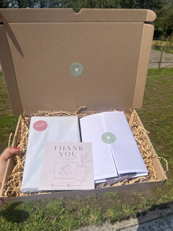 Pre-order | MAEV Book Club – Editie 1