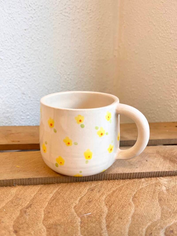 Mok yellow flowers