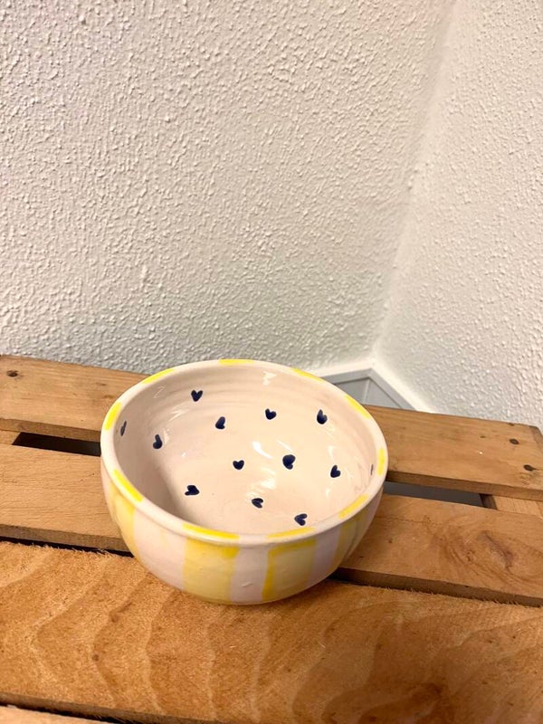 Bowl yellow stripes