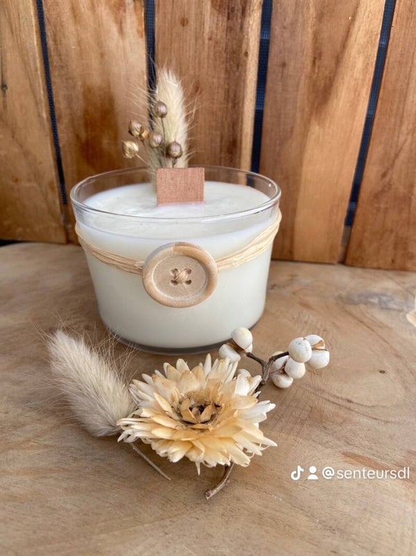 Bougie coulée mèche en bois.