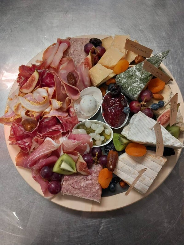 Kaas & charcuterieplank 6-8 personen