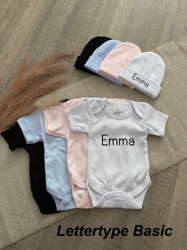 Romper met muts - Naam   Verschillende lettertype