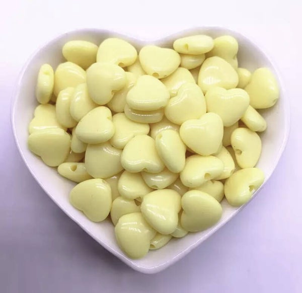 Acryl hartjeskralen pastel geel - 5 stuks