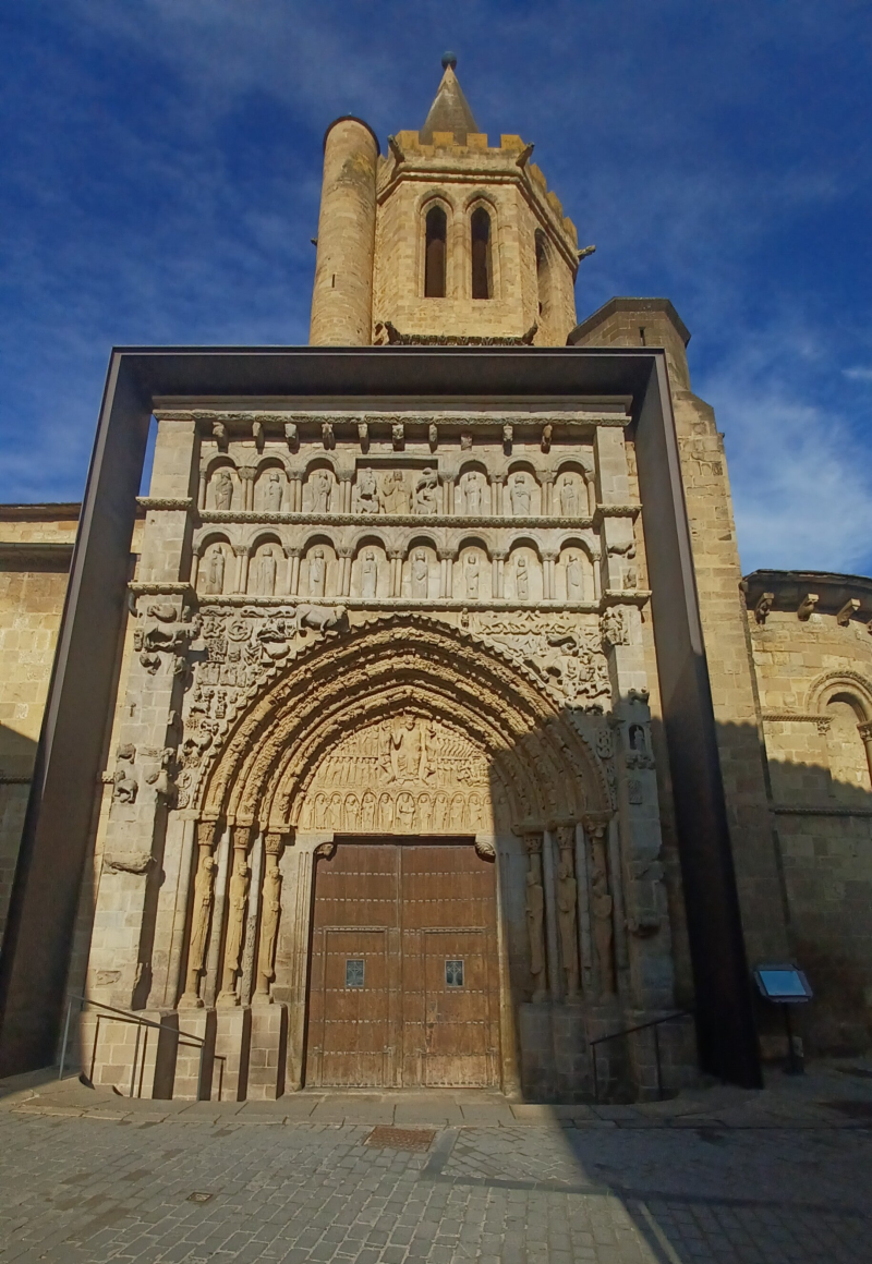 Portada de la iglesia de Santa Maria la Real