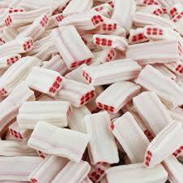 Briques blanches 100 gr fourrées à la fraise crèmeuse